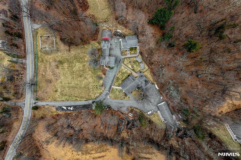 240 Long House Dr W Hewitt, NJ 07421 - Thumbnail 4