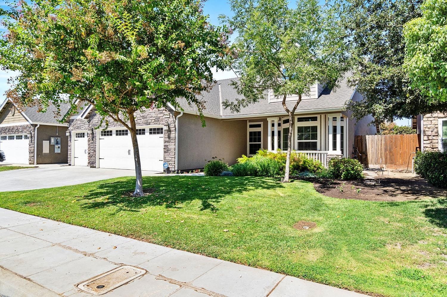 6796 W Oak Ave Fresno, CA 93722 - Thumbnail 4