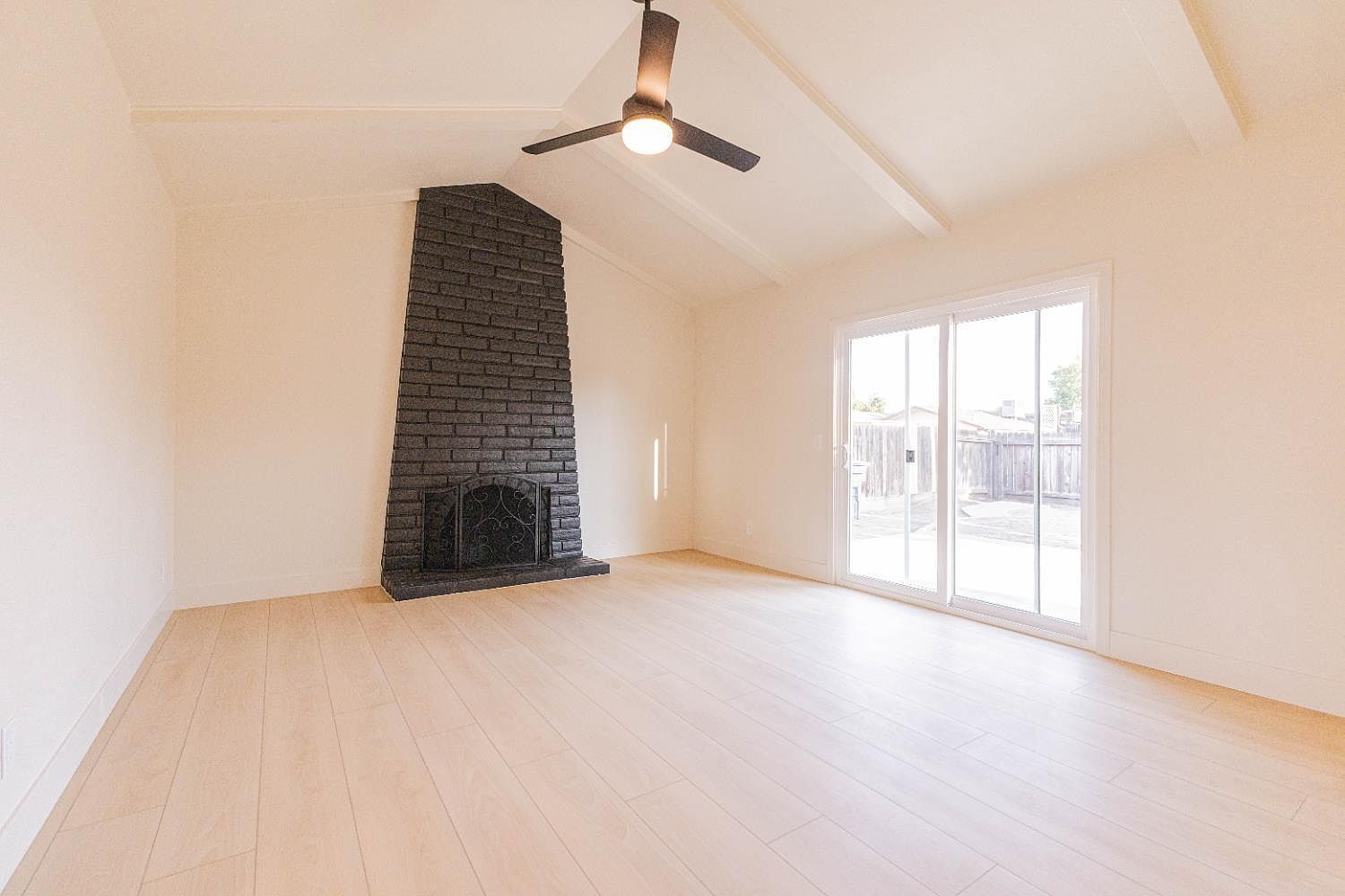 394 W Ashcroft Ave Clovis, CA 93612 - Thumbnail 4