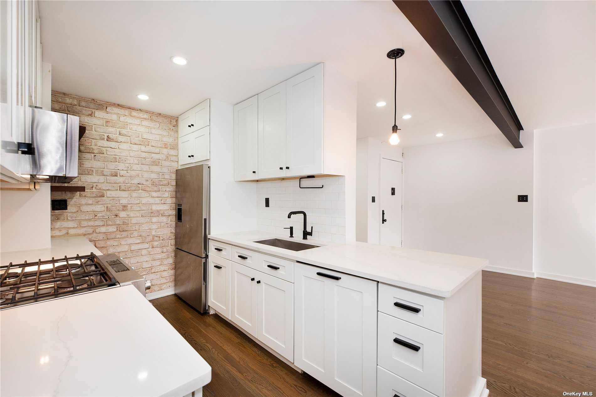 35-20 Leverich Street, Jackson Heights, NY, USA, 11372 - Thumbnail 4