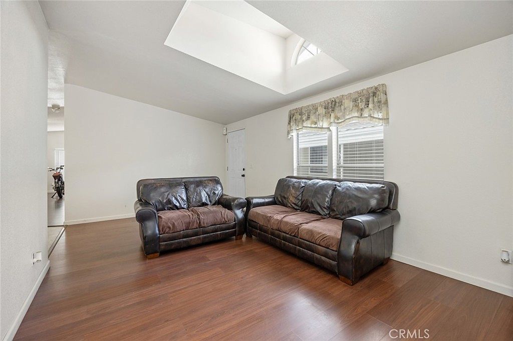 129 S Colombo Ln Tustin, CA 92780 - Thumbnail 4