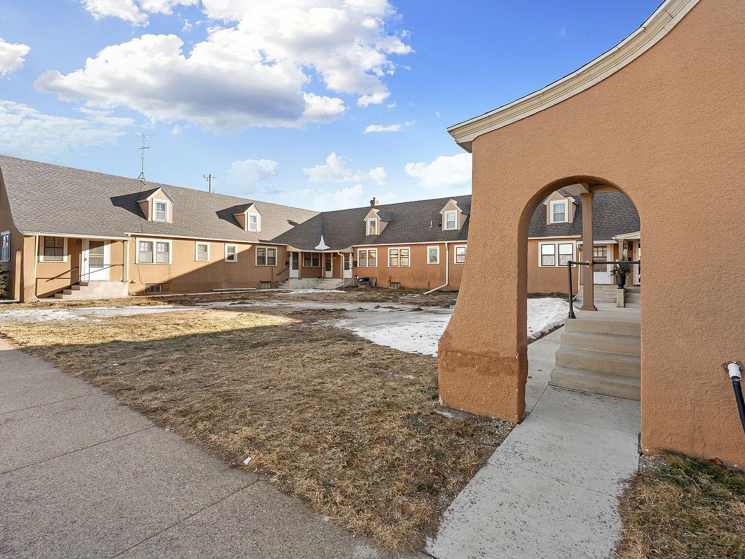 301 W Oakland Ave APT 4 Austin, MN 55912 - Thumbnail 4