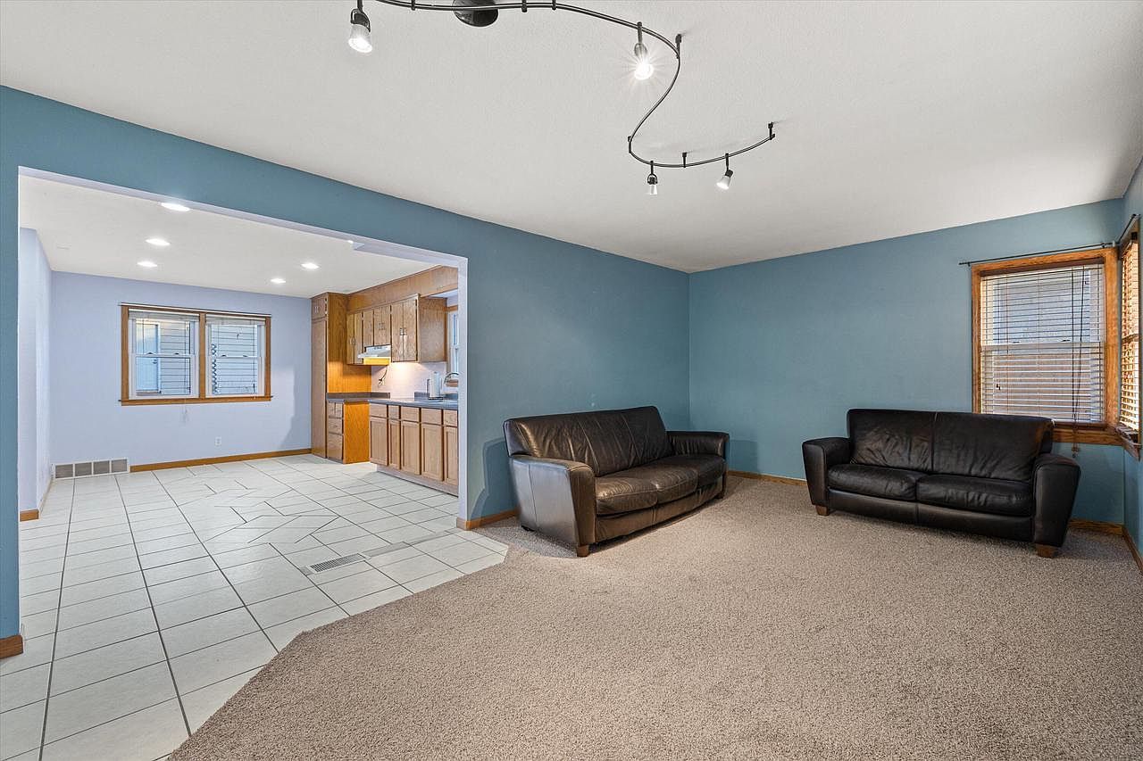 2918 S 95th St West Allis, WI 53227 - Thumbnail 4