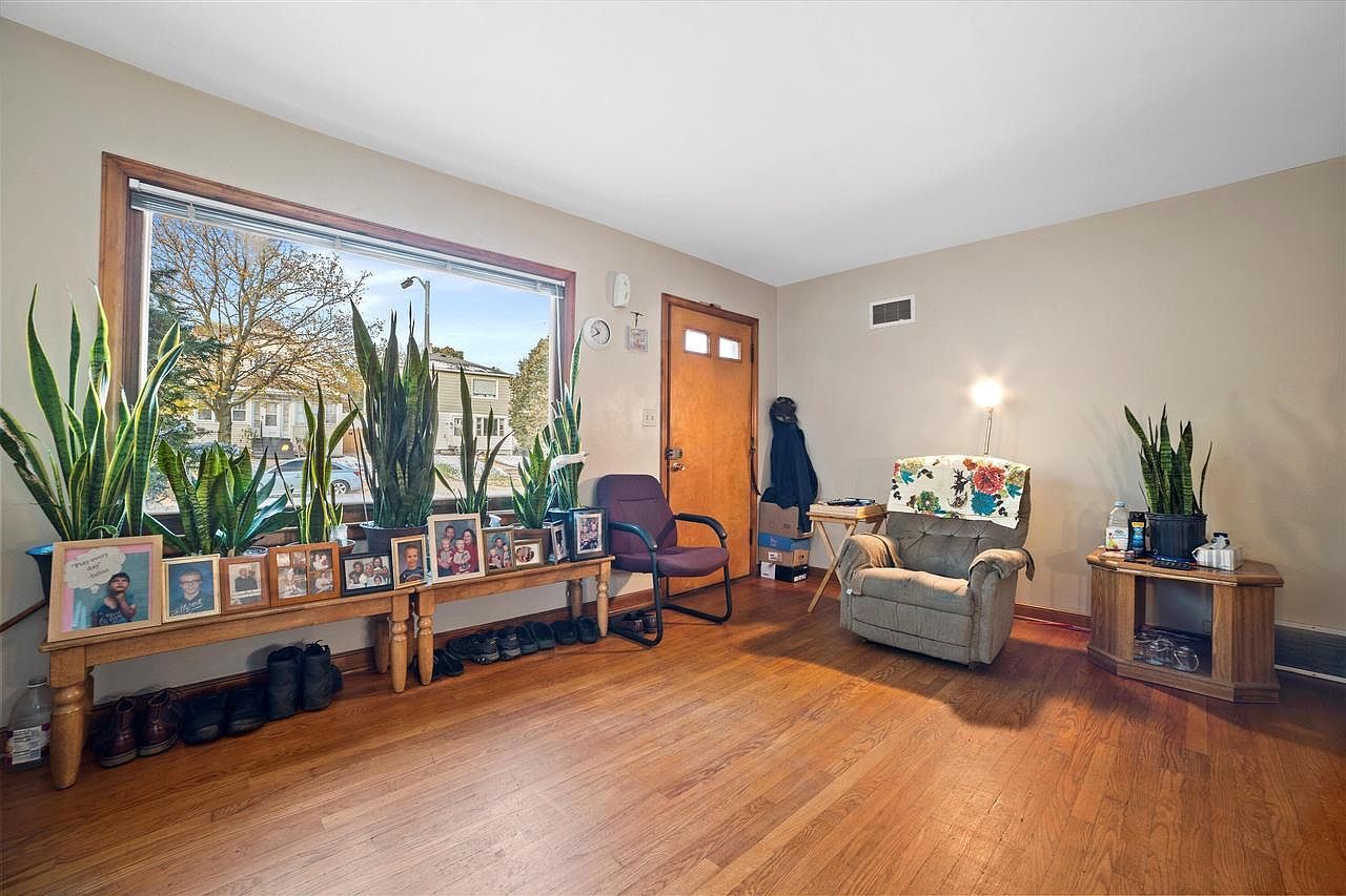 2412 S 69th St Milwaukee, WI 53219 - Thumbnail 4