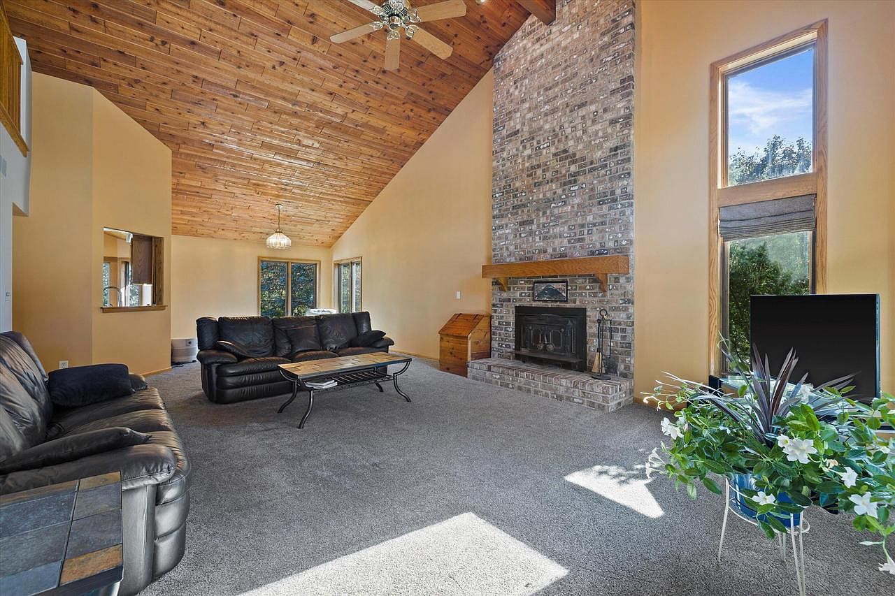 1080 Pioneer Trl Waukesha, WI 53186 - Thumbnail 4