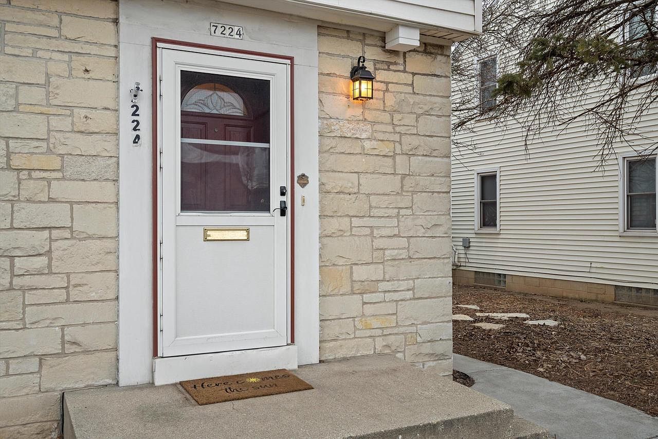 7224 W Bluemound Rd Wauwatosa, WI 53213 - Thumbnail 4