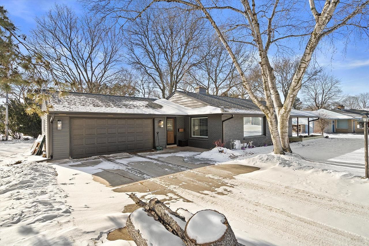 305 Sunny Ln Thiensville, WI 53092 - Thumbnail 4