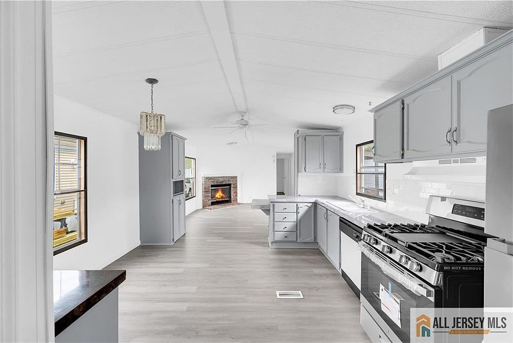 38 Longfellow Rd North Brunswick, NJ 08902 - Thumbnail 4