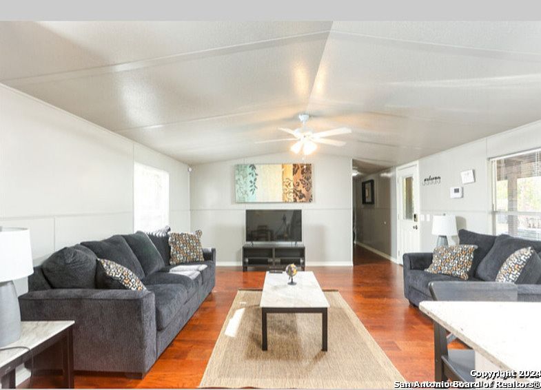 161 Water St Pipe Creek, TX 78063 - Thumbnail 4