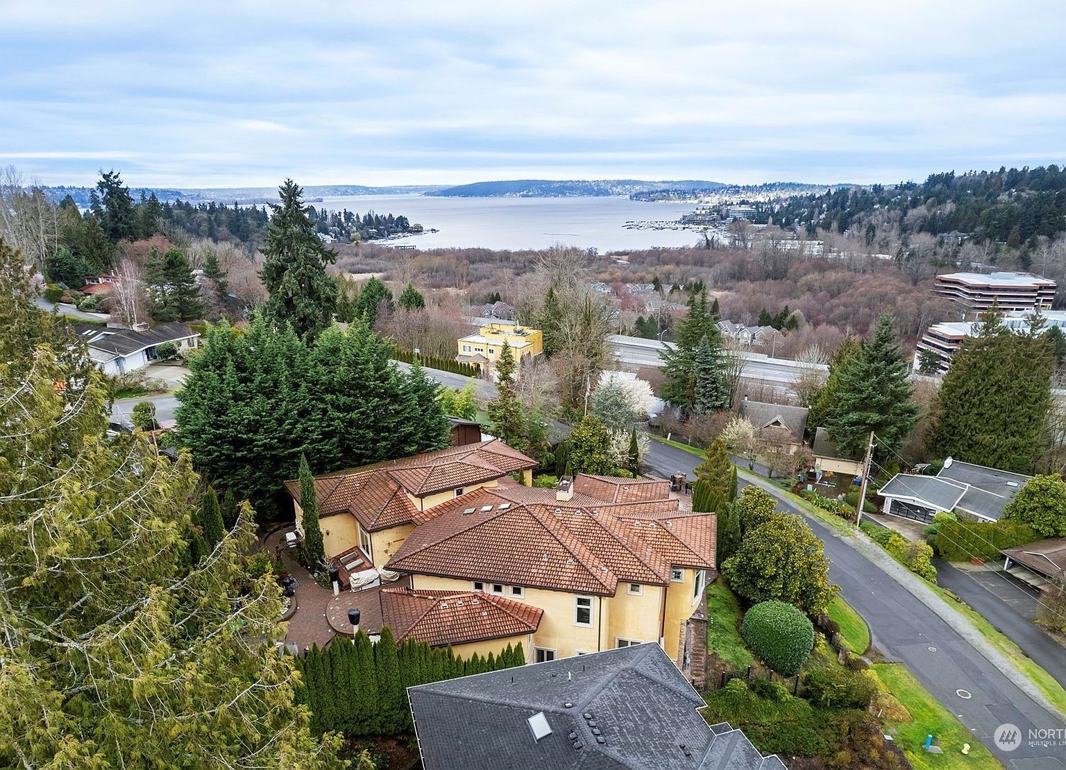 3335 102nd Ave NE Bellevue, WA 98004 - Thumbnail 4