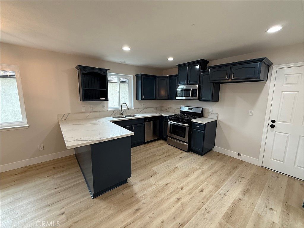 4905 Village Green Way San Bernardino, CA 92407 - Thumbnail 4