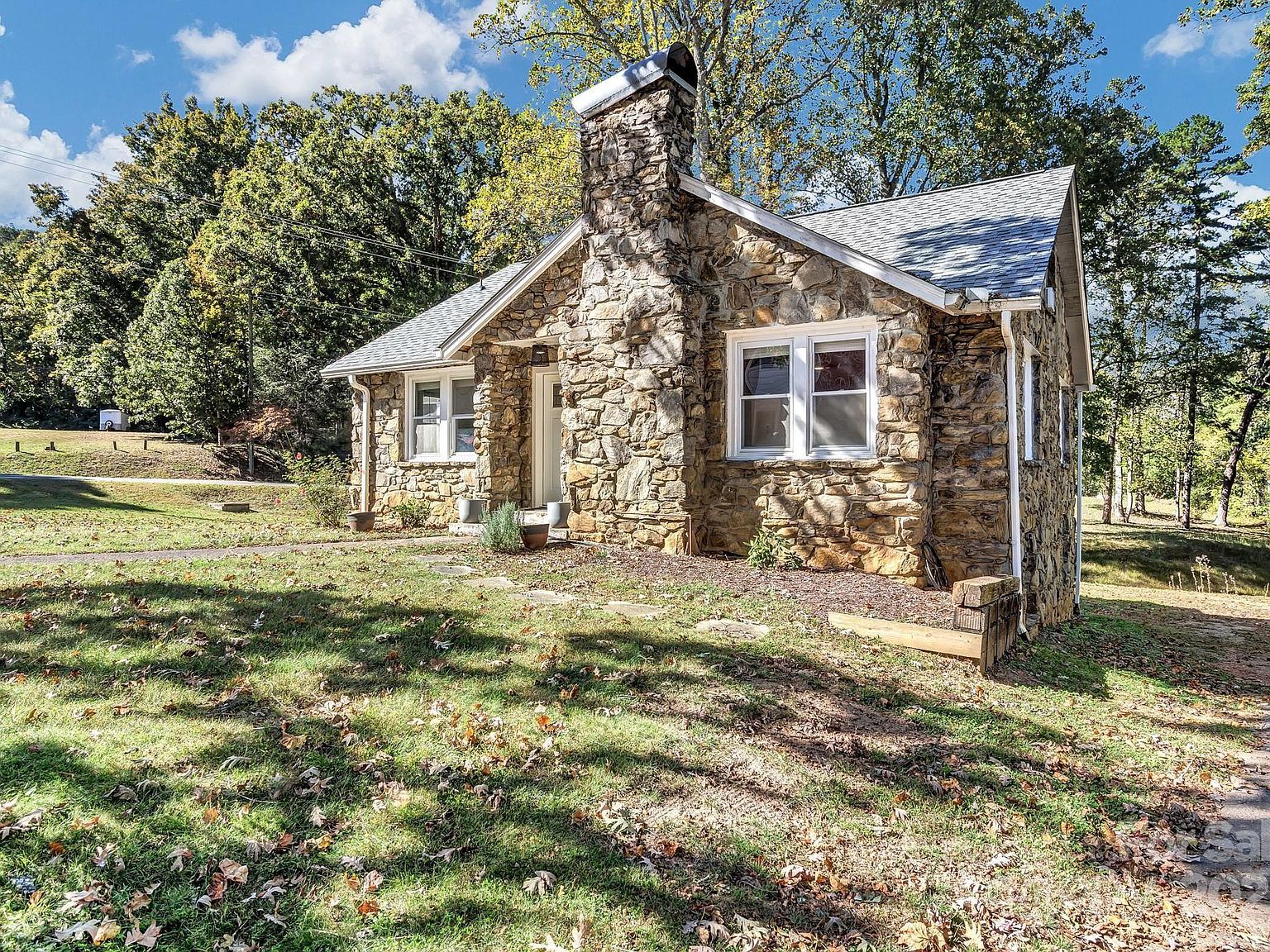 14 Mineral Springs Rd Asheville, NC 28805 - Thumbnail 4