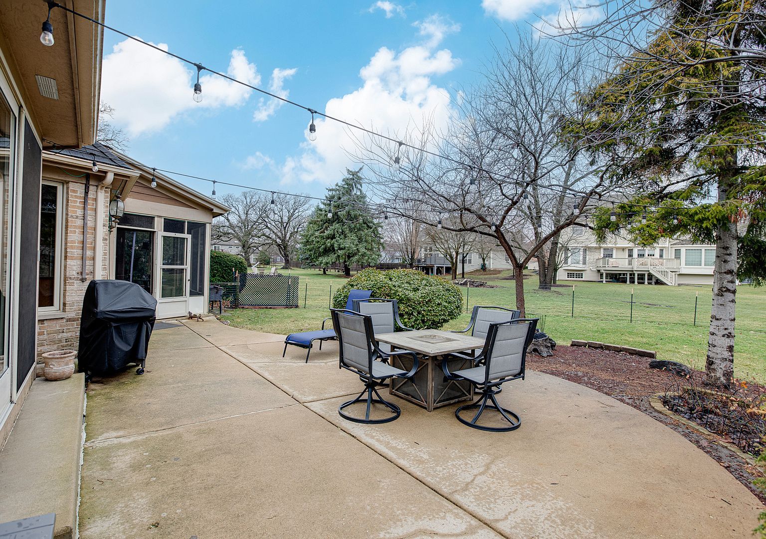 29W220 Oak Knoll Rd West Chicago, IL 60185 - Thumbnail 4