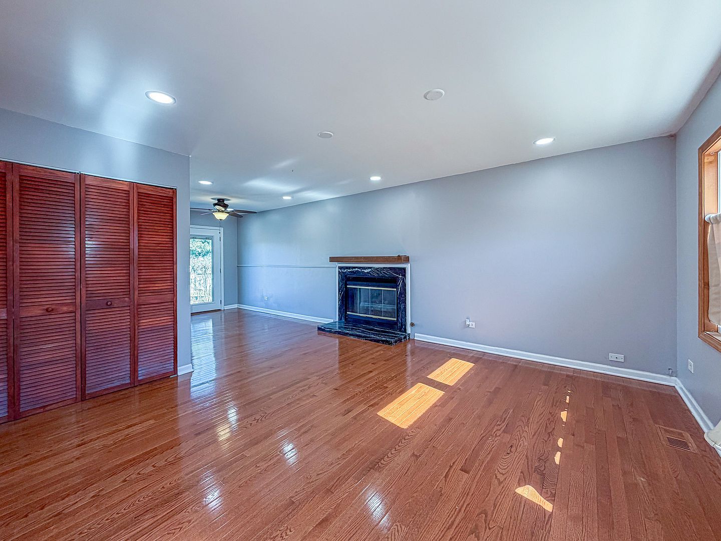 290 E Wrightwood Ave Glendale Heights, IL 60139 - Thumbnail 4