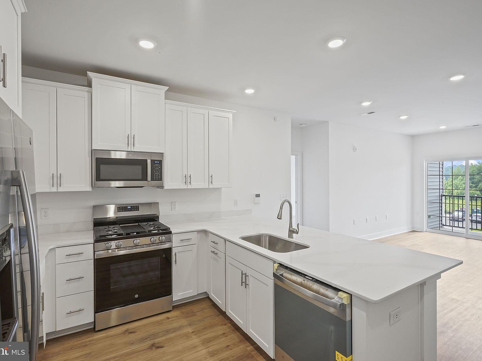 30308 Radford Ct Monroe Township, NJ 08831 - Thumbnail 4