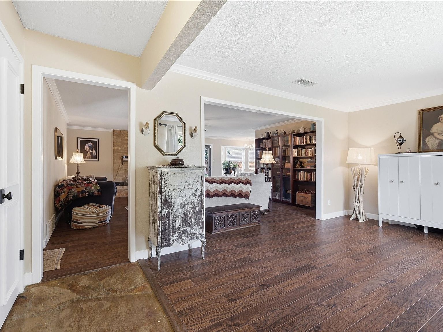 217 E Louella Dr Hurst, TX 76054 - Thumbnail 4