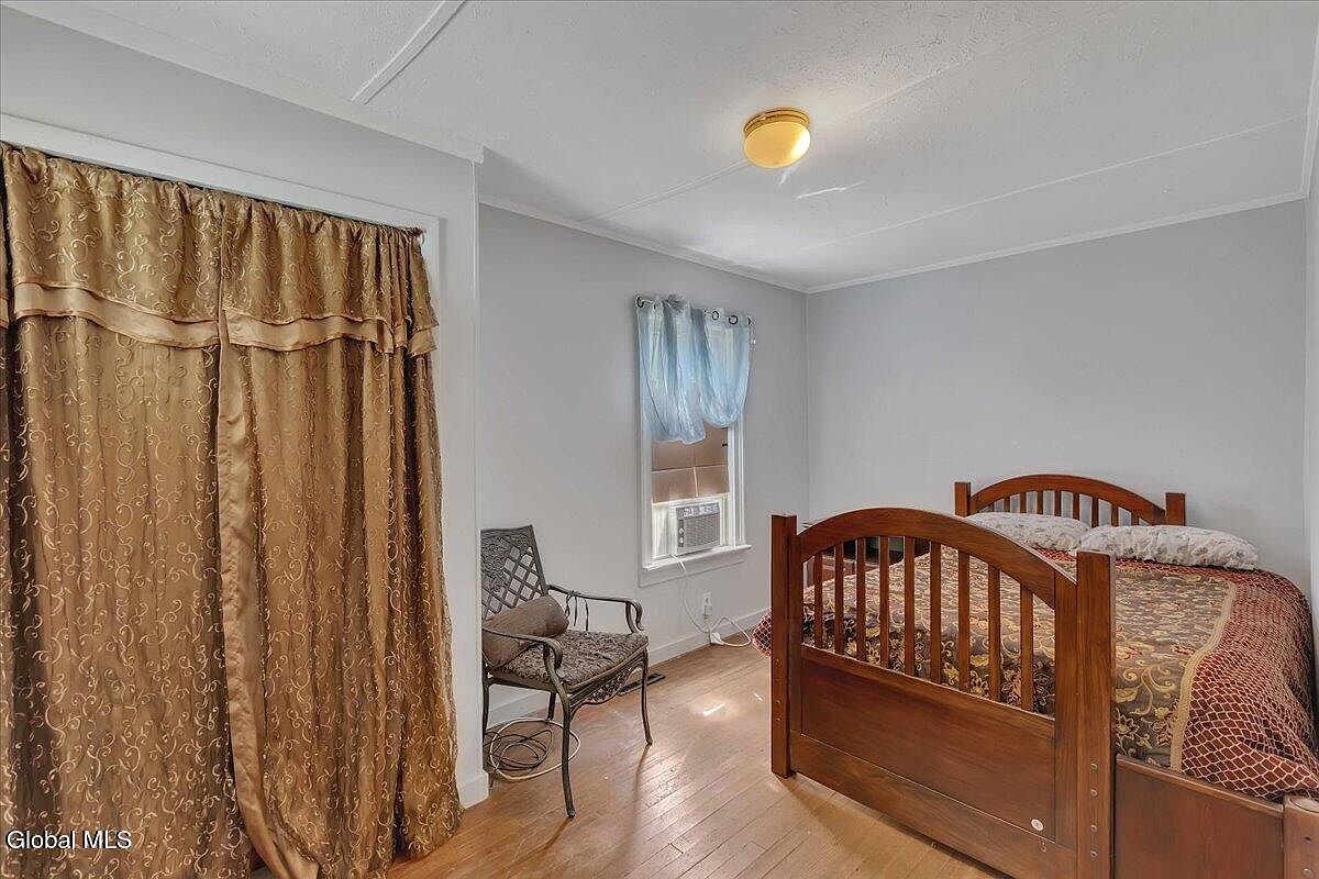 68 Marvin St Saratoga Springs, NY 12866 - Thumbnail 4