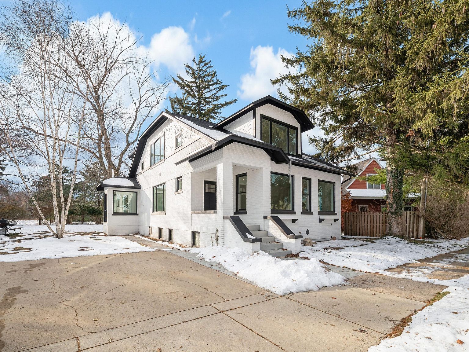 312 S Whittaker St New Buffalo, MI 49117 - Thumbnail 4