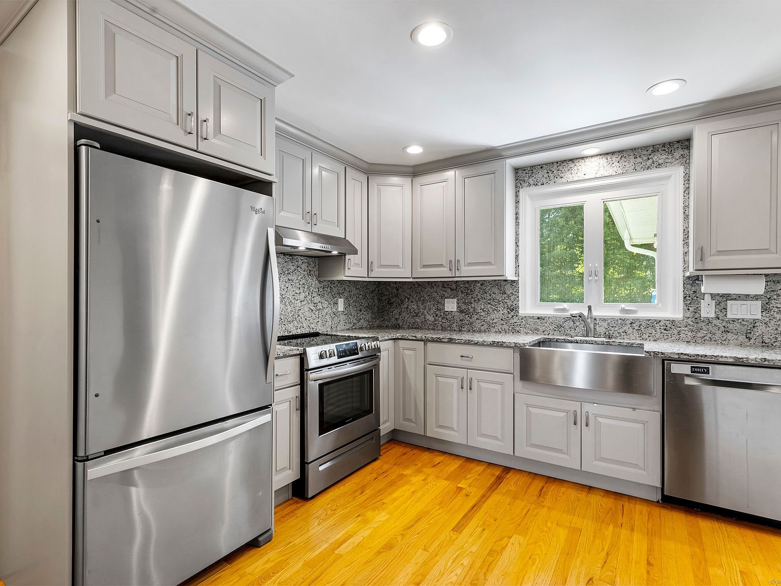 87 Parkway Dr Trumbull, CT 06611 - Thumbnail 4