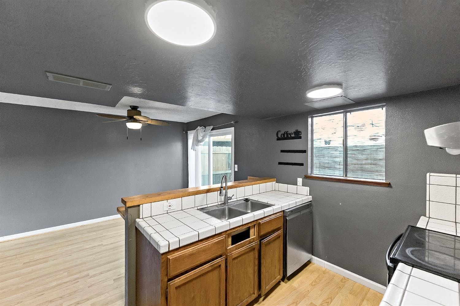 5188 E Ashlan Ave APT 128 Fresno, CA 93727 - Thumbnail 4