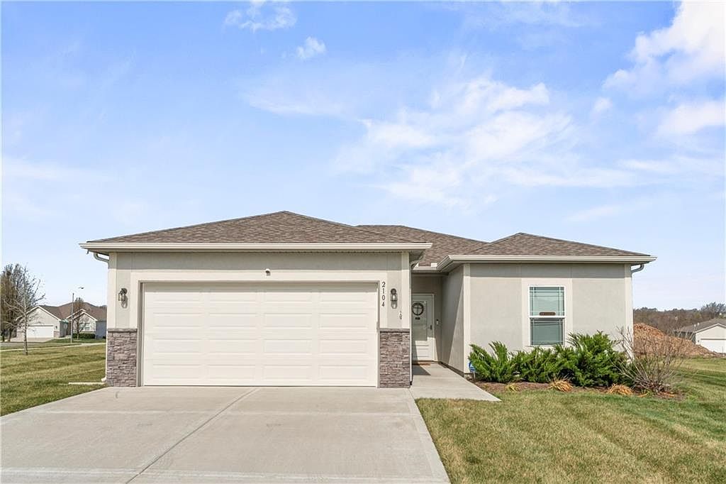 2104 Crestview Ct Raymore, MO 64083 - Thumbnail 4