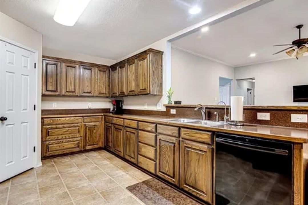 617 Bretts Way Burleson, TX 76028 - Thumbnail 4