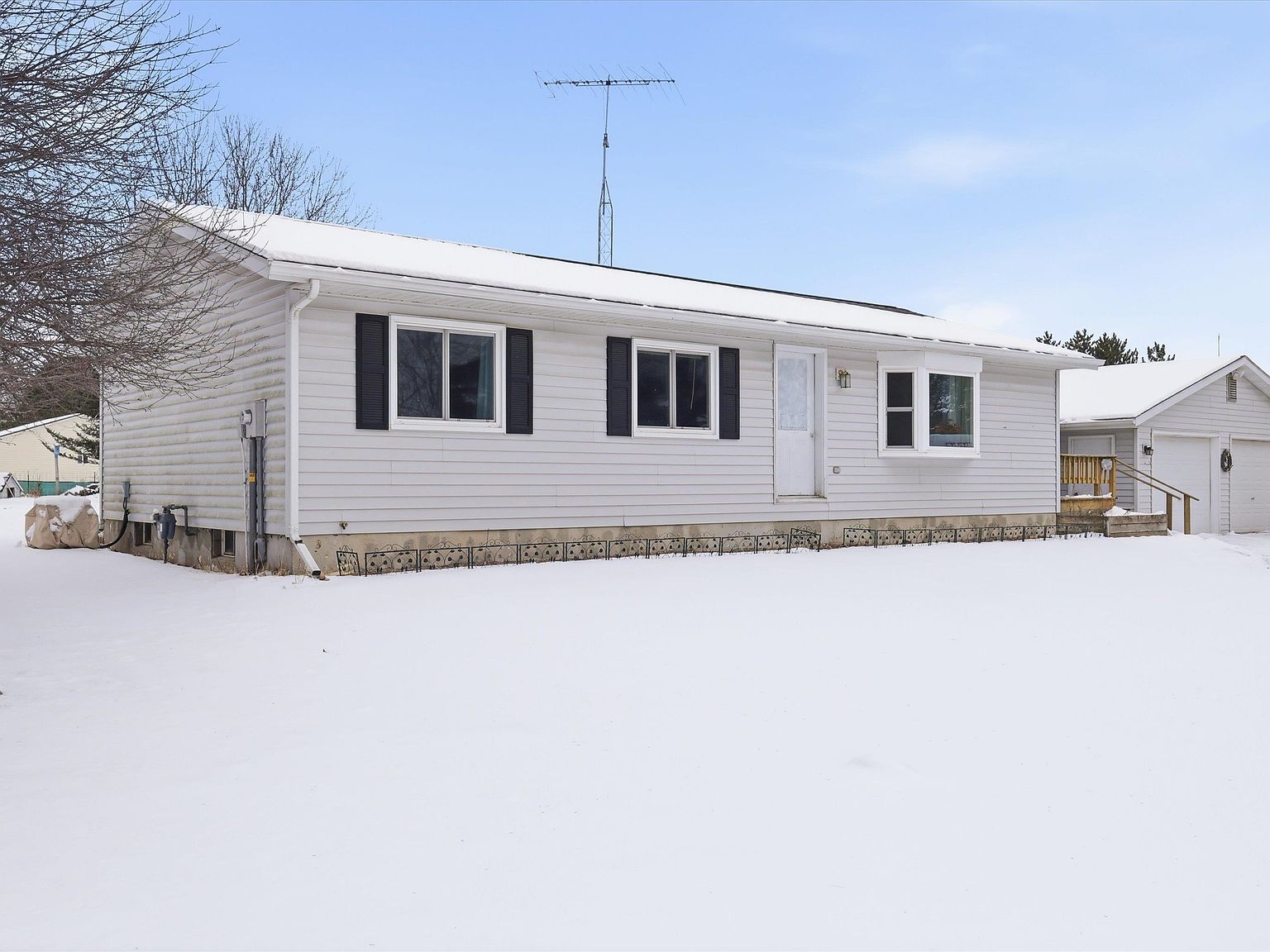 N5516 Hillside Dr Wild Rose, WI 54984 - Thumbnail 4