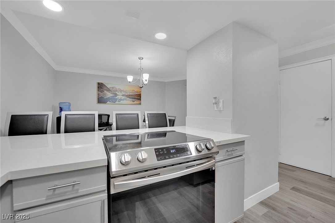 2080 Karen Ave #1 Las Vegas, NV 89169 - Thumbnail 4