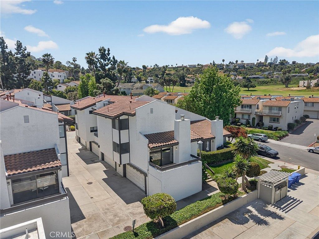 7526 Jerez Ct Unit 4 Carlsbad, CA 92009 - Thumbnail 4