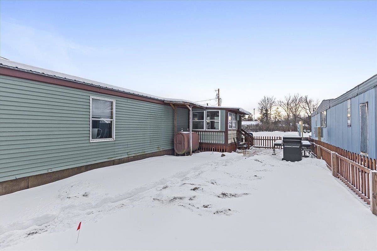 63 Kapica Ln Milton, VT 05468 - Thumbnail 4