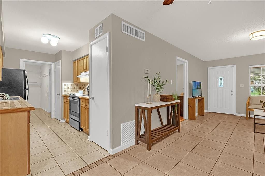 1108 Henry Balch Dr Orlando, FL 32810 - Thumbnail 4