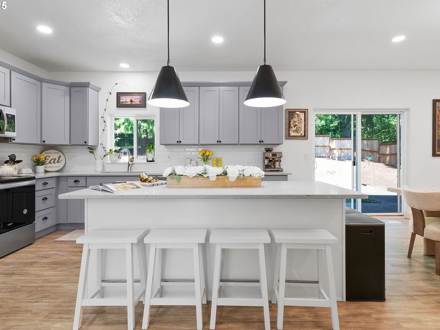 6005 SW 33rd Pl Portland, OR 97239 - Thumbnail 4