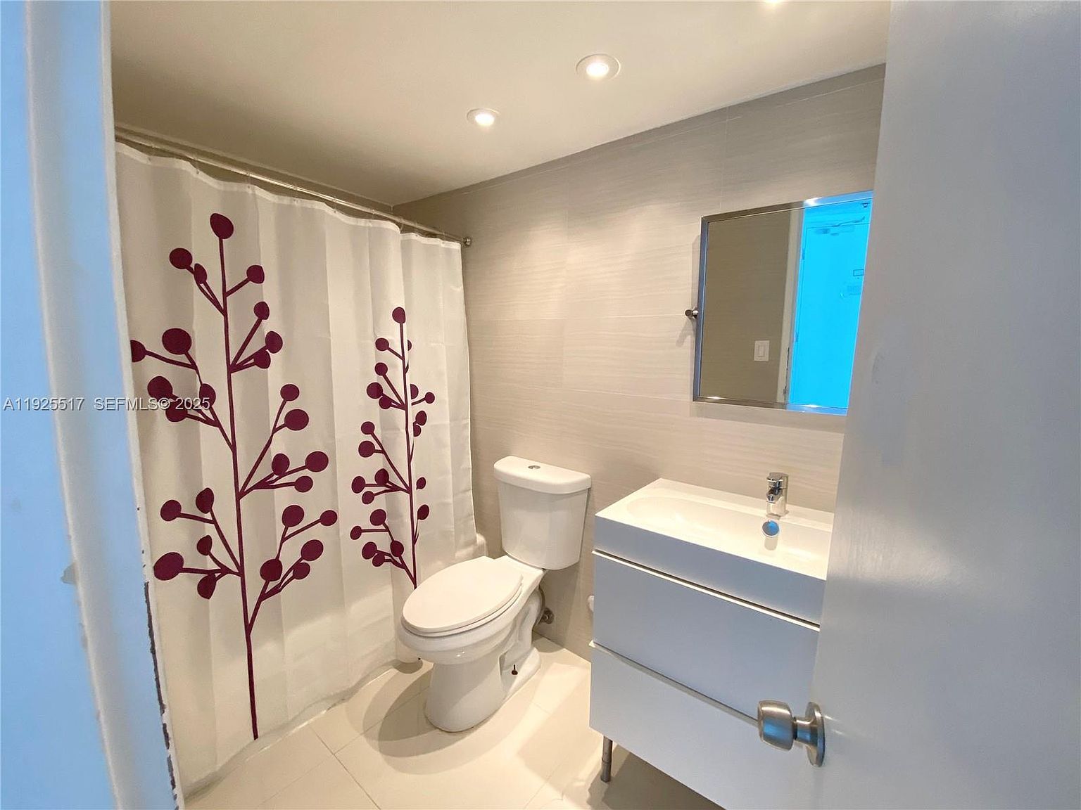 5445 Collins Ave APT 610 Miami Beach, FL 33140 - Thumbnail 4