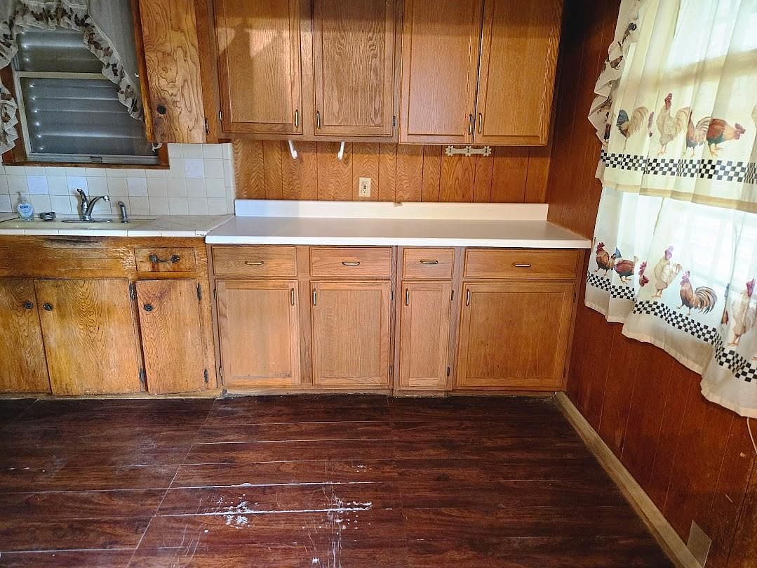 106 N Texas St Texas City, TX 77591 - Thumbnail 4