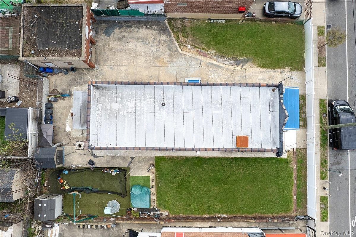 1021 E 213th St Bronx, NY 10469 - Thumbnail 4