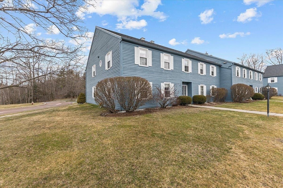 171 N Twin Oaks Ter South Burlington, VT 05403 - Thumbnail 4