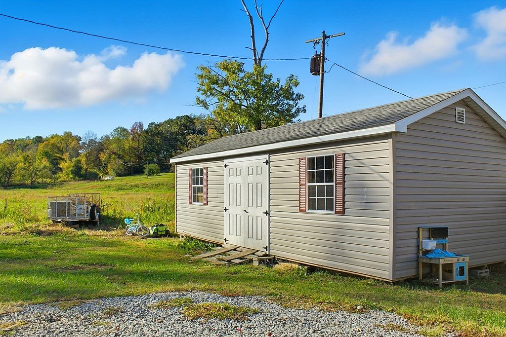 214 S Main St Byrdstown, TN 38549 - Thumbnail 4