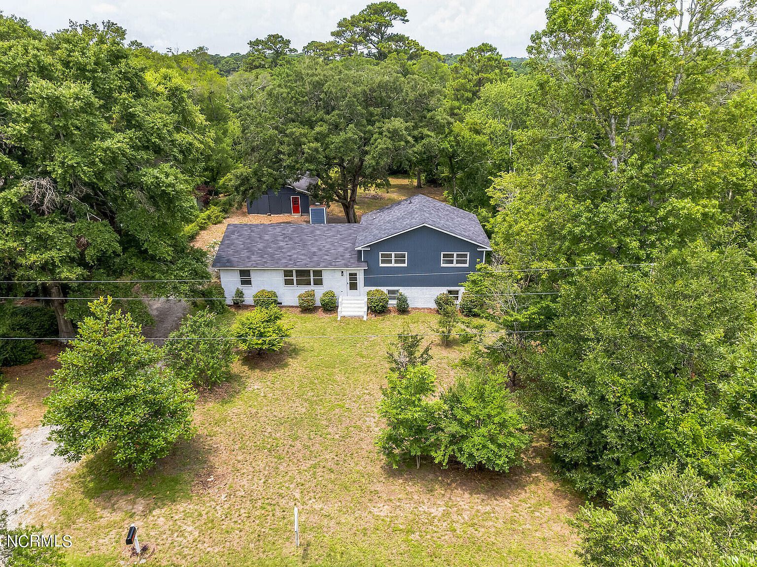 929 E Leonard St Southport, NC 28461 - Thumbnail 4