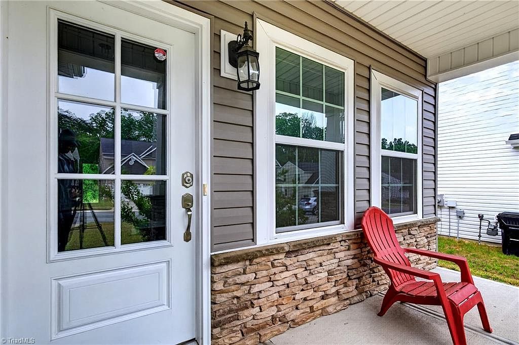 4220 Canter Creek Ln High Point, NC 27262 - Thumbnail 4