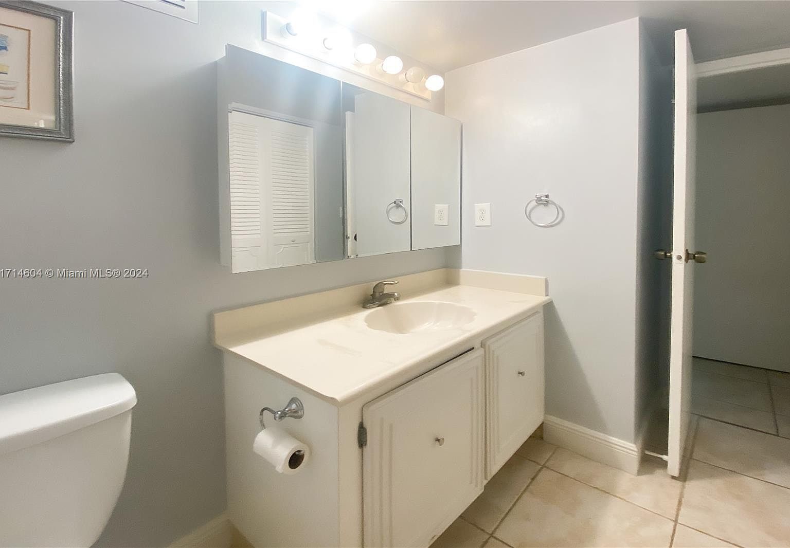 1000 Parkview Dr APT 107 Hallandale, FL 33009 - Thumbnail 4
