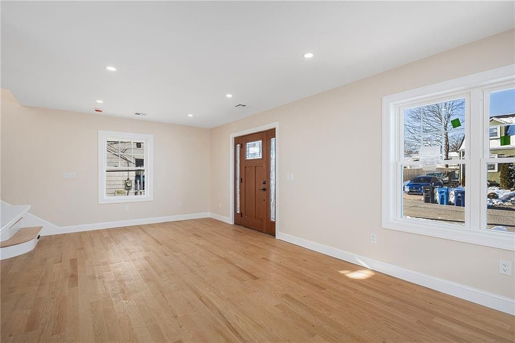 43 Massachusetts Ave Cumberland, RI 02864 - Thumbnail 4