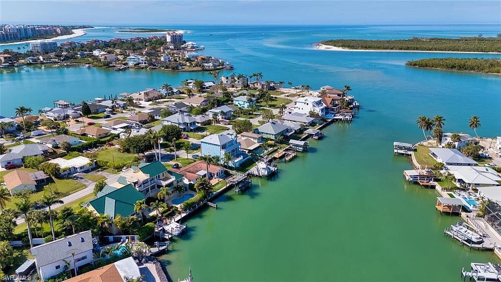 200 Tahiti Cir Naples, FL 34113 - Thumbnail 4