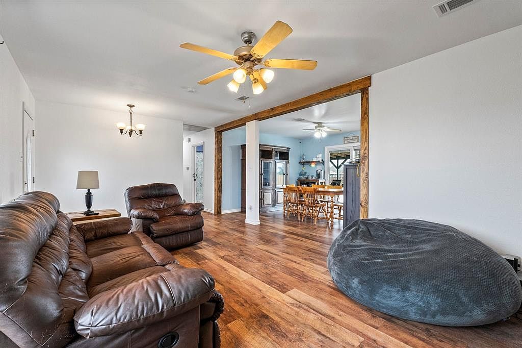 909 7th St Lexington, TX 78947 - Thumbnail 4