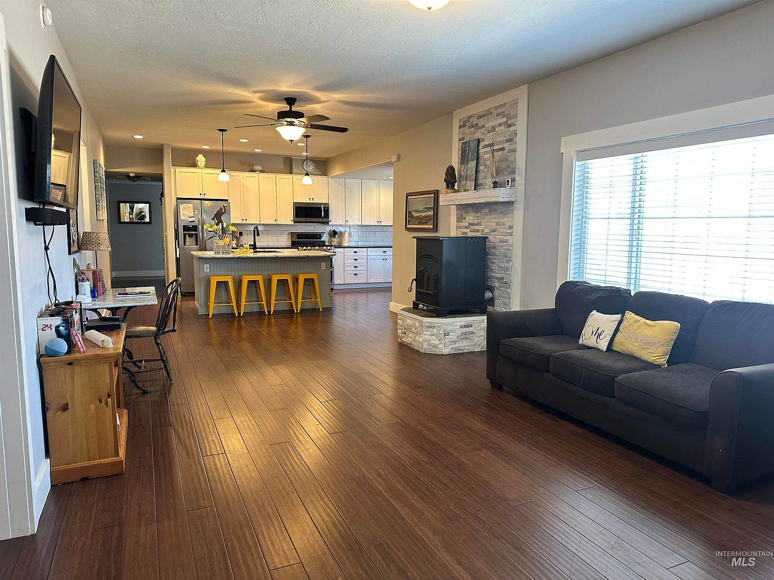 209 S Front St Cascade, ID 83611 - Thumbnail 4