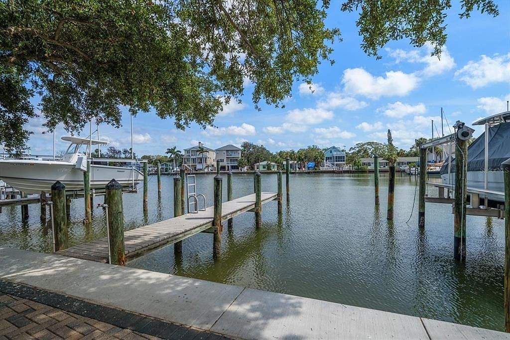 215 18th Ave Indian Rocks Beach, FL 33785 - Thumbnail 4