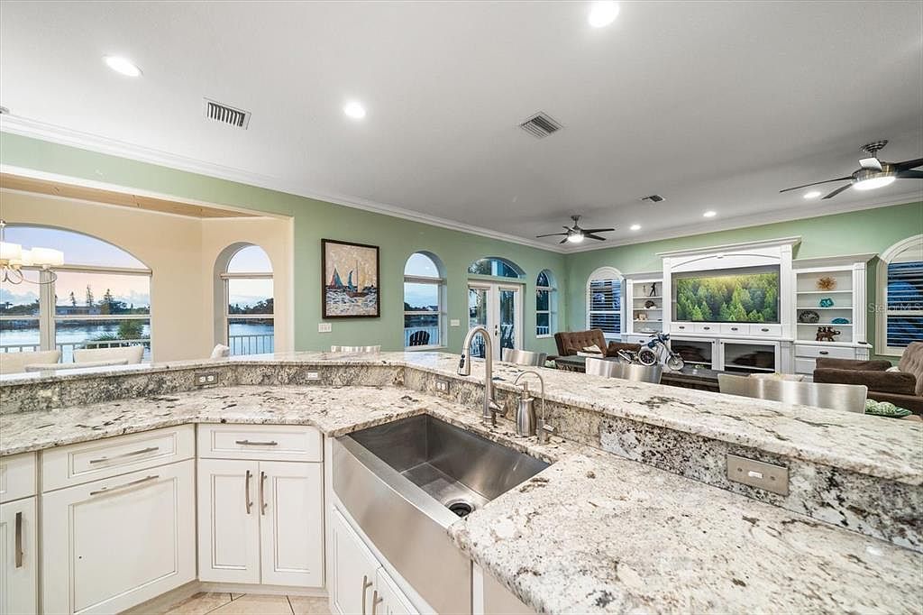 478 Harbor Dr S Indian Rocks Beach, FL 33785 - Thumbnail 4