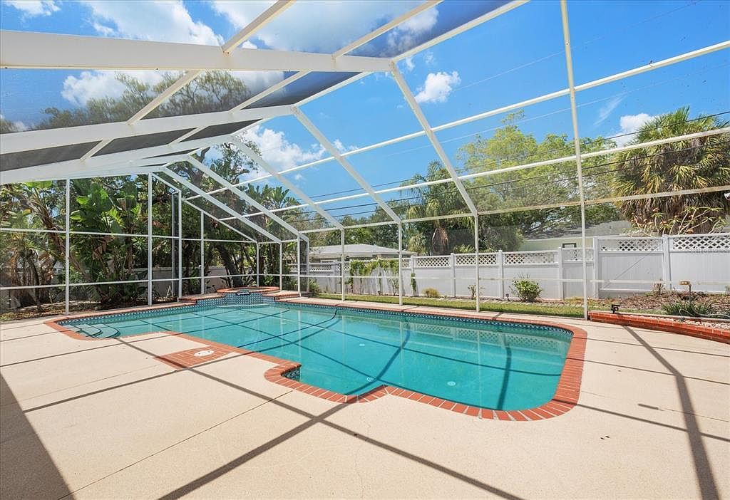 802 Allamanda Dr Largo, FL 33770 - Thumbnail 4