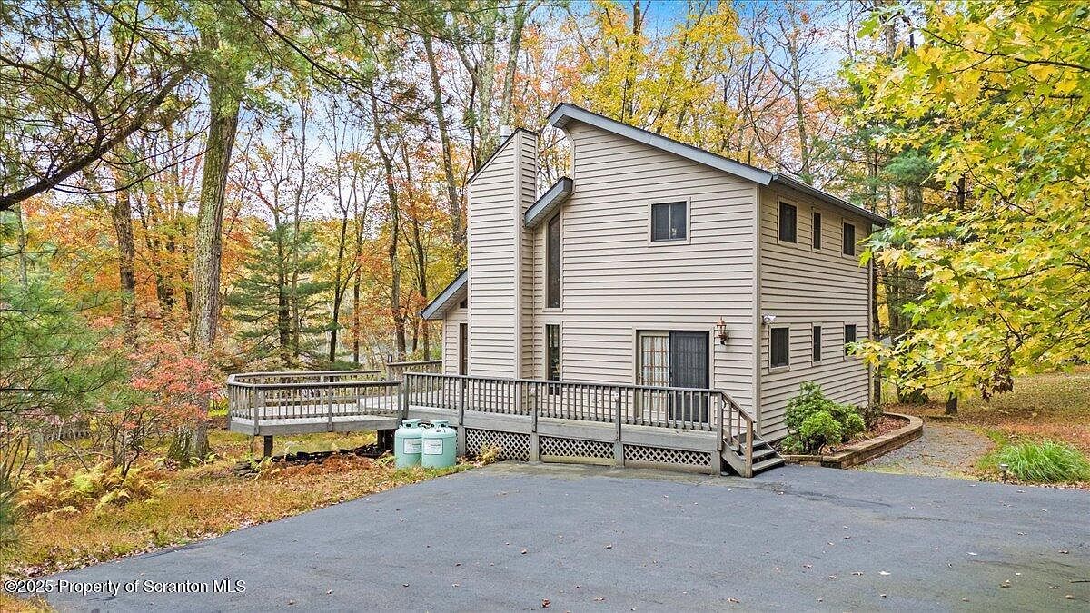 262 Fawn Lake Dr Hawley, PA 18428 - Thumbnail 4