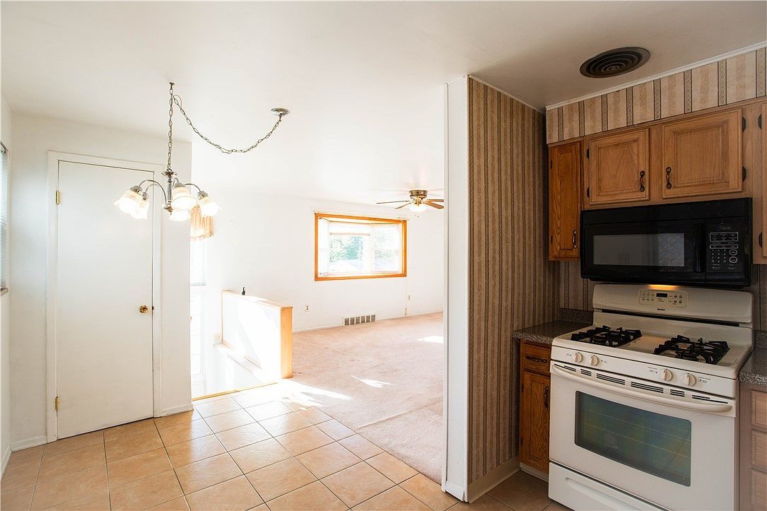 1079 Catherine Dr Conway, PA 15027 - Thumbnail 4