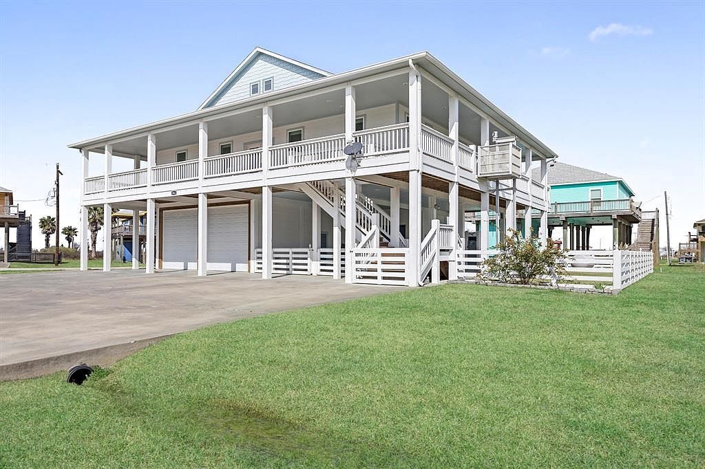 986 Seagull Ln Crystal Beach, TX 77650 - Thumbnail 4